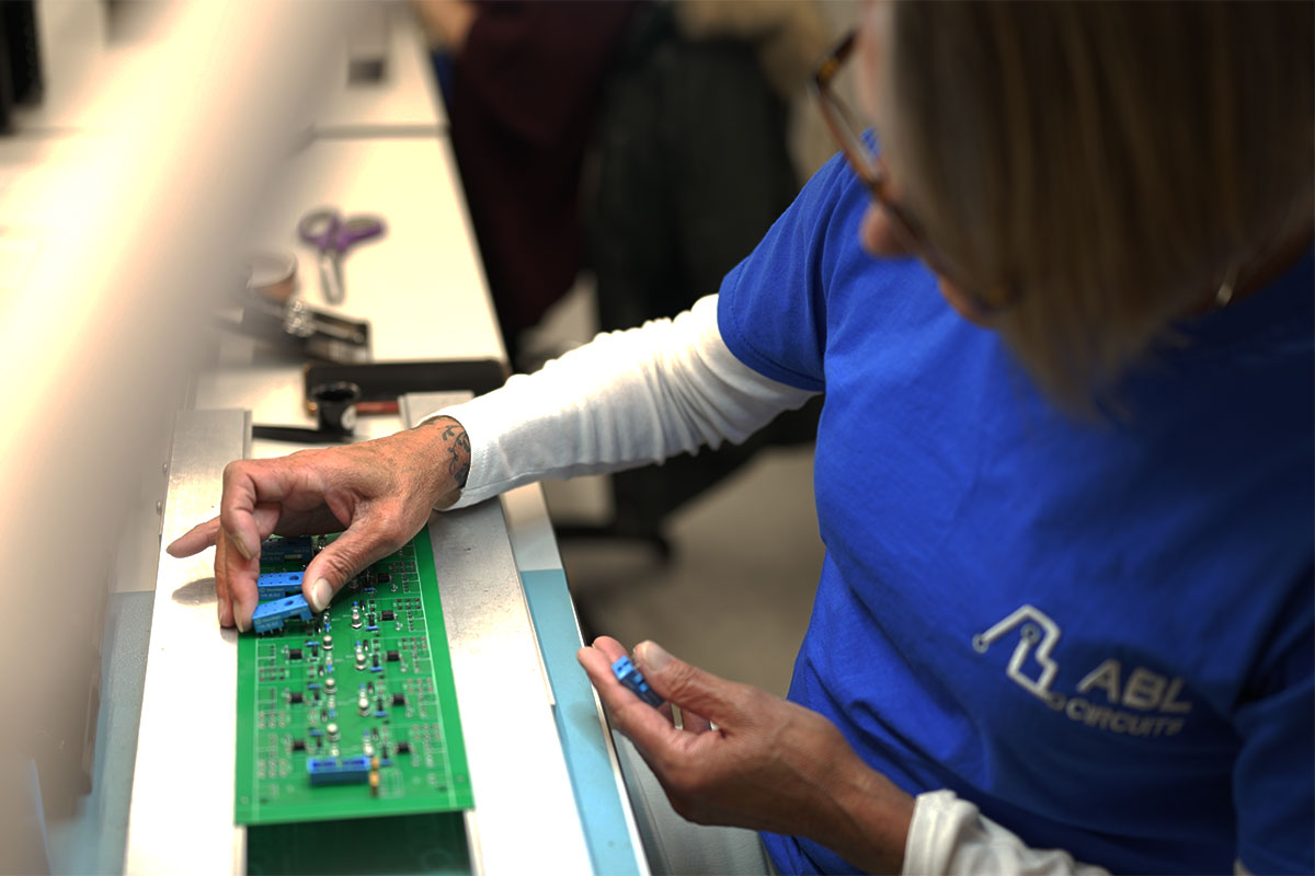 7 Tips for Onshoring Your PCB Assembly